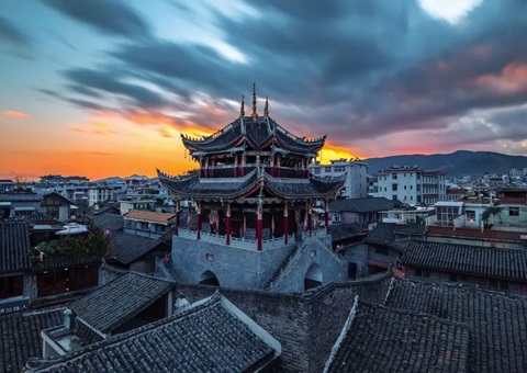 四川汗青文化；ご   规划“一核、四廊、五区、多点”格局